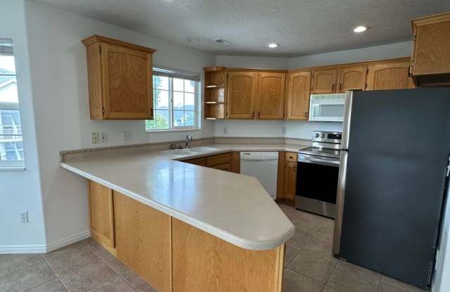Updated 2-bedroom, 2-full-bath condo in Orem Gallery 1