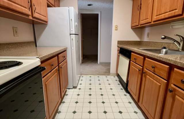 Gorgeous 2-Bedroom Condo at Crum Creek Valley Condominiums! Available NOW! photos photos