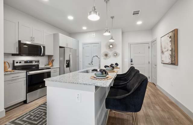 Promenade Apartments - 55+ Senior Apartments Gallery 3