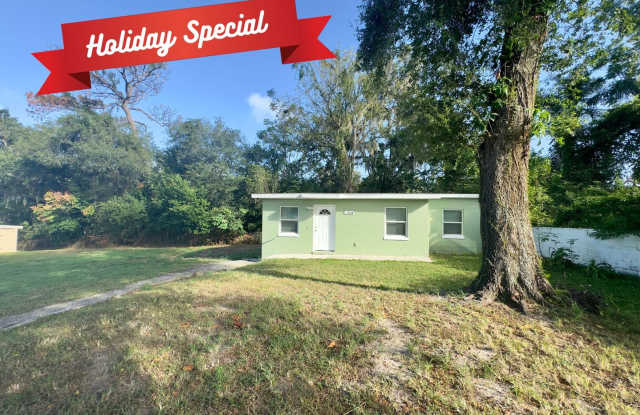 Charming Two Bedroom, One Bath Single Family Home Nestled in Leesburg FL! photos photos