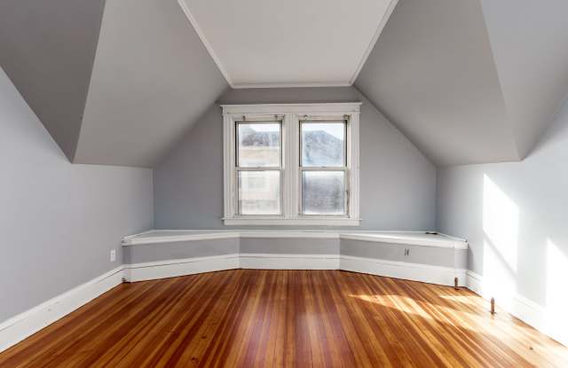 396 Sigourney Street Gallery 3