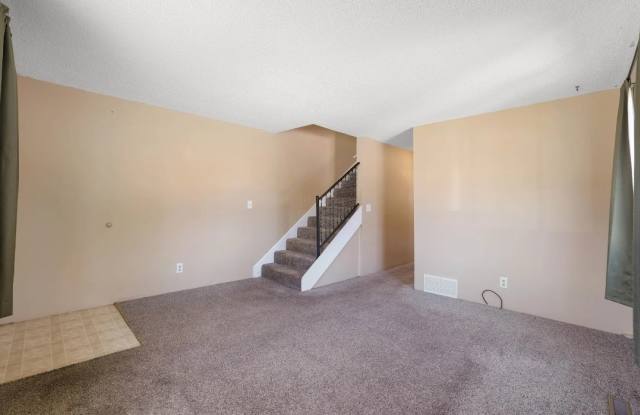 613 1/2 Thomas Dr Gallery 2