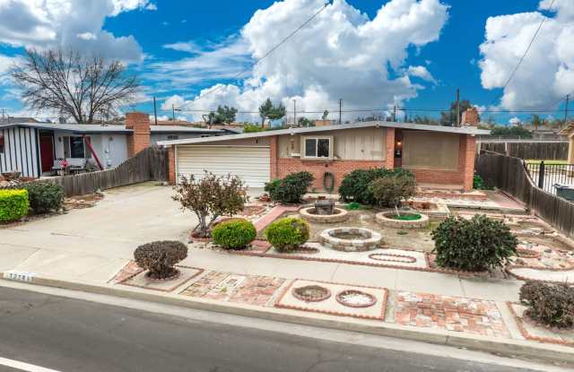 Charming 3 bedroom 1.5 bathroom home located in Hanford photos photos