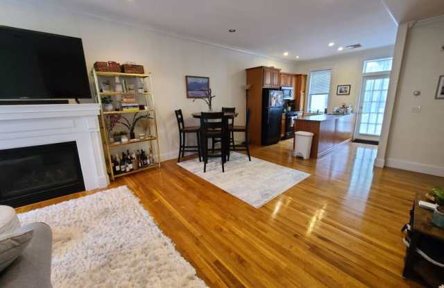 599 East Sixth St. photos photos