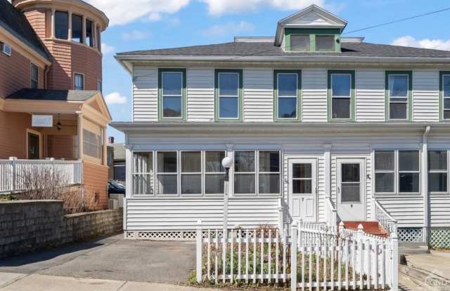 Charming 4BR Townhome in Hudson photos photos