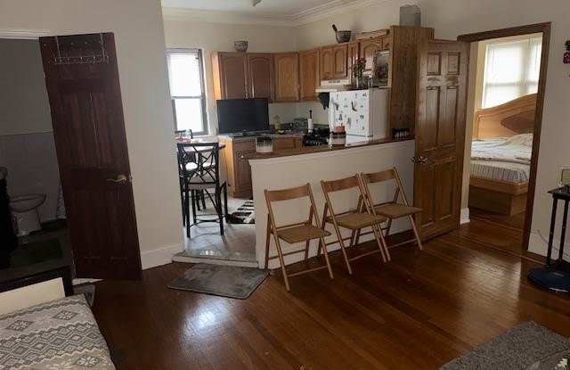 1906 Hering Avenue photos photos