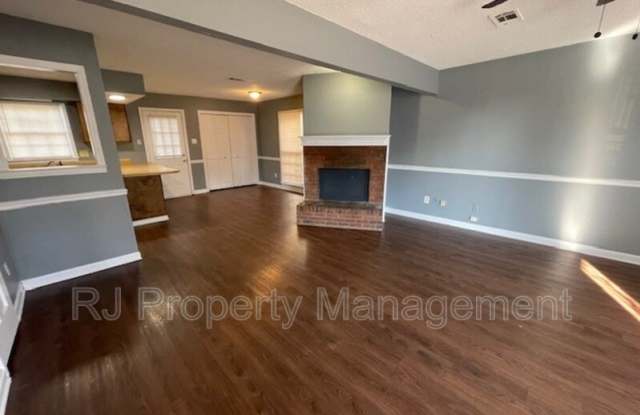5560 Blossom Ln Gallery 2
