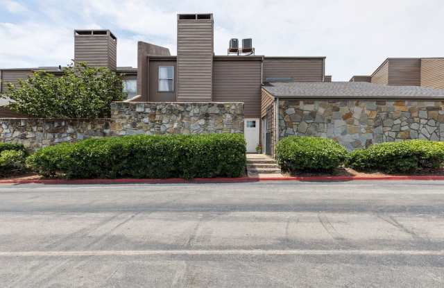 Spacious Condo for Rent Near Shopping - 6000 North Pennsylvania Avenue, Oklahoma City, OK 73112 Spacious Condo for Rent Near Shopping - 6000 North Pennsylvania Avenue, Oklahoma City, OK 73112