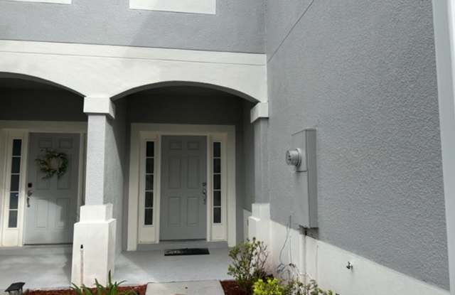 MOVE IN AUGUST! Beautiful 3 bed 2.5 bath townhome with large screened in back porch & 1 car attached garage!! In man gated Spring Isle/Avalon Park!! Gallery 4