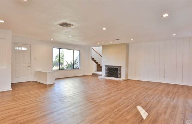 23122 Victory Boulevard Gallery 2