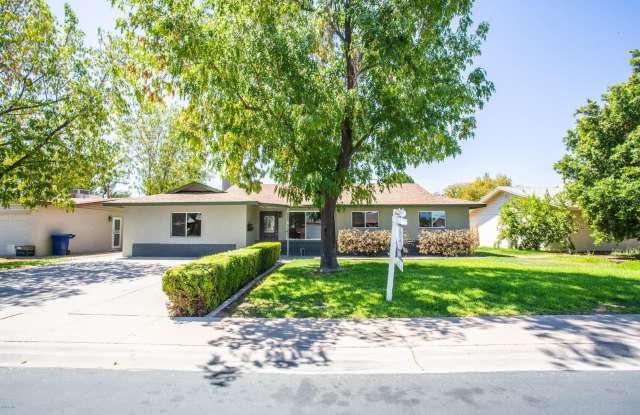 Remodeled 5 bedroom, 4 bathroom home with 2 masters! photos photos