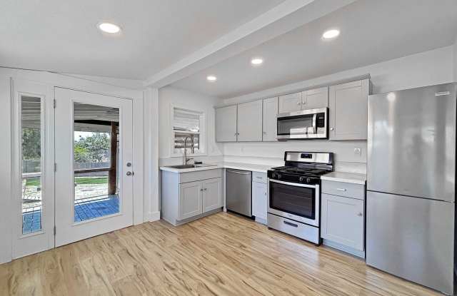 Charming 2BD/1BA Home in Cherokee Point W/ A/C, Washer/Dryer,  Backyard! photos photos