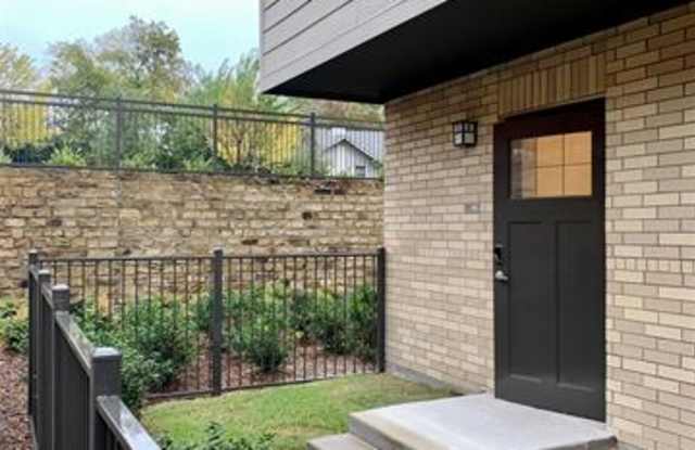 5639 Belmont Avenue Gallery 3