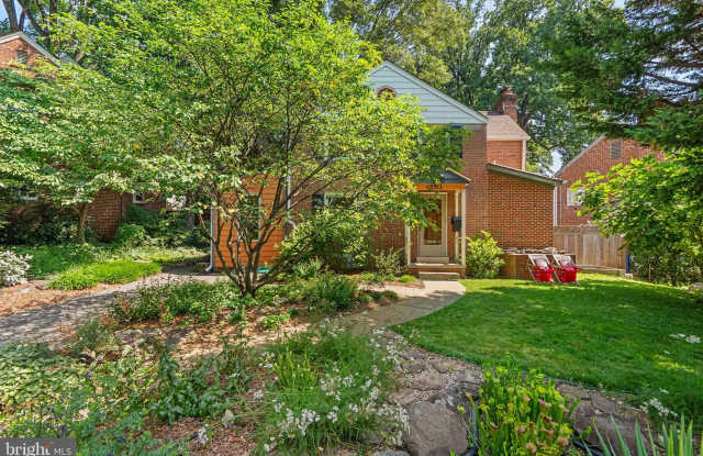 9311 WOODLAND Drive Gallery 2