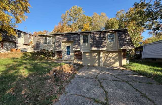 Beautiful 3BR 1BA Home w/ 2-Car Garage in Kansas City photos photos