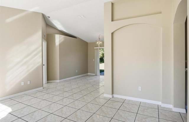 106 LA MANCHA Drive Gallery 3