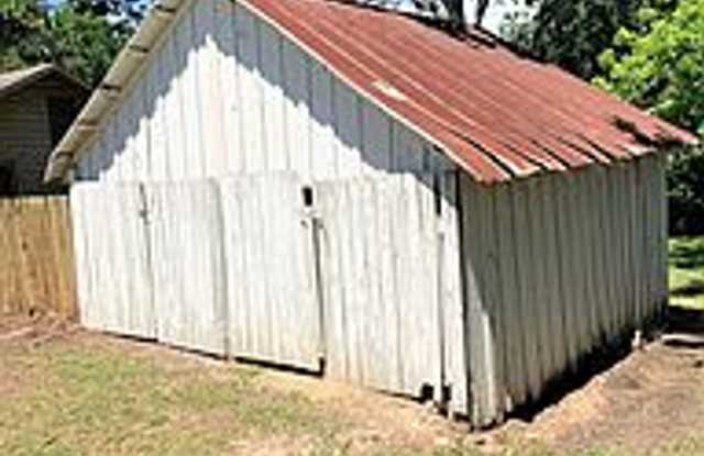 Available August 2026! 2 Bed House Near Downtown Bryan! photos photos