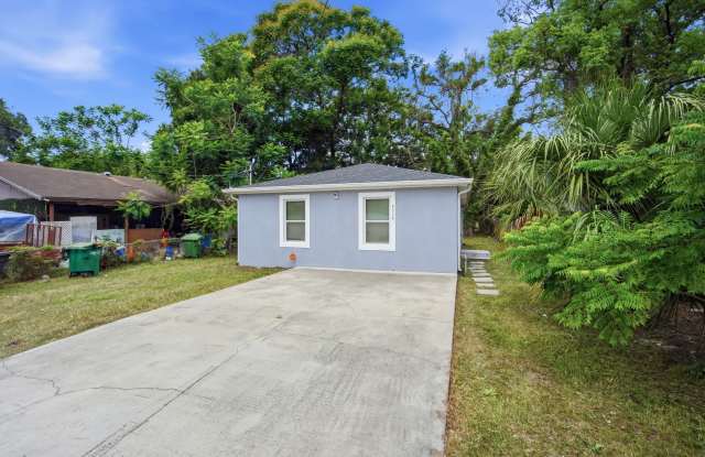 MOVE IN SPECIAL! Fully Remodeled & Spacious 4 Bedroom Home - Don't miss it! Gallery 4