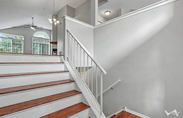 1620 COLUMBIA Circle Gallery 2