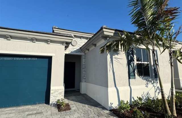 18669 SW 136 Ave photos photos