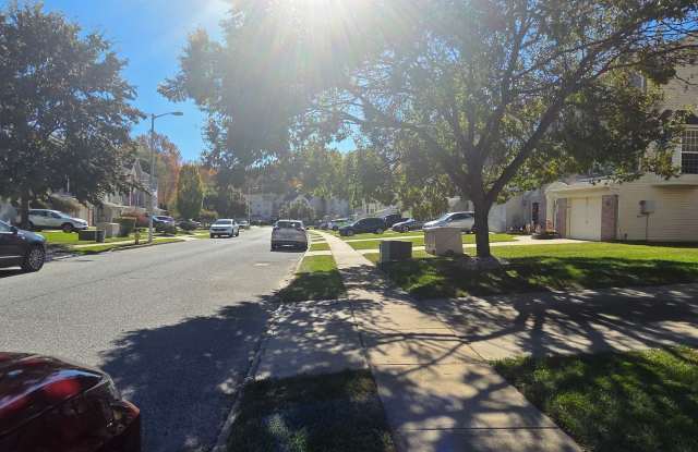 BEAUTIFULLY REMODELED 3-BEDROOM END-UNIT TOWNHOME FOR RENT! Gallery 4