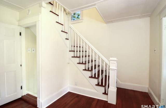 549 Boston Post Road Gallery 4