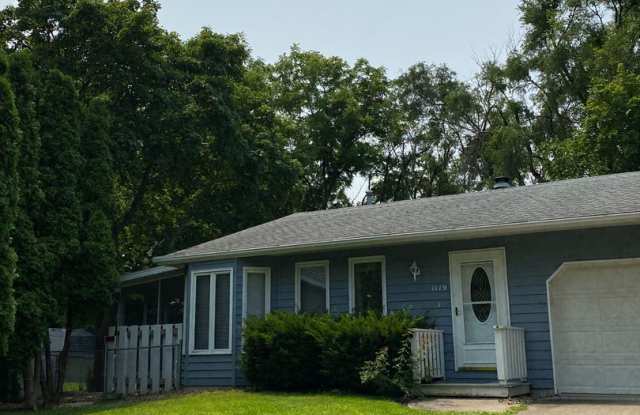 Recently refurbished 3 BR home in Normal photos photos