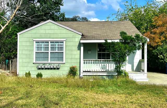 Cozy 2/1 Home - 612 Florence Street, Kerrville, TX 78028