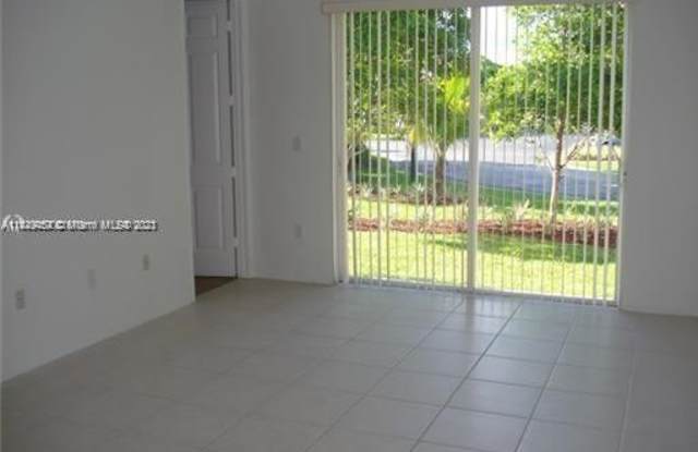 2283 NE 42nd Cir Gallery 2