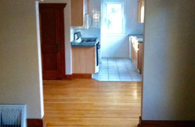 Adorable 2 bedroom 1 bathroom House with Fenced in Backyard photos photos
