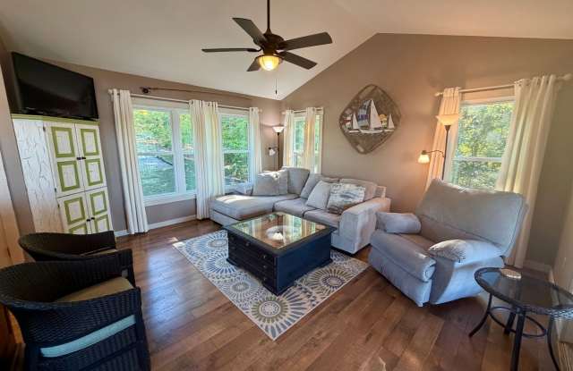 Fully Furnished, All Inclusive, and Lake Front?! Gallery 4