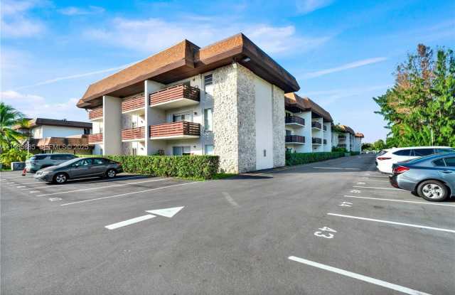 7477 SW 82nd St photos photos