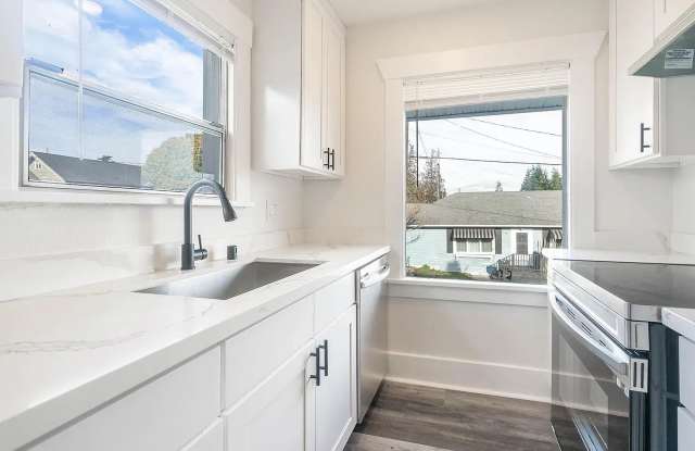 Charming Everett Home on a Peaceful Corner Lot! photos photos