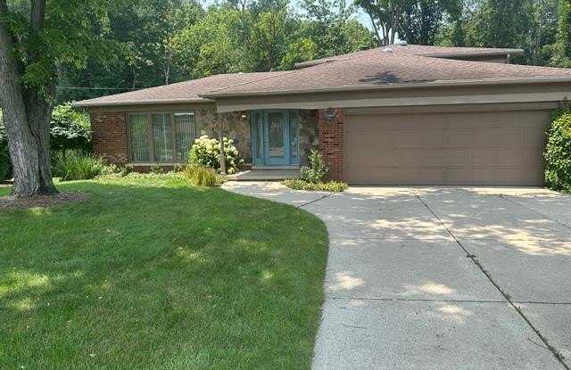 24915 Lakeland Street photos photos