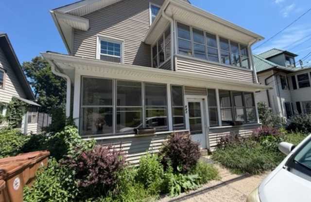 887 Howe Ave = Shelton Gallery 4