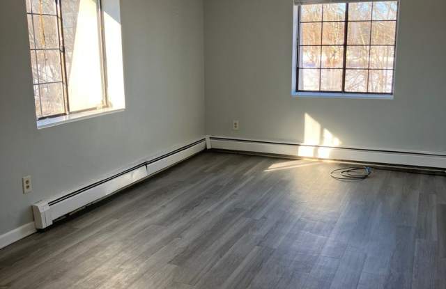 119 Grove Street Gallery 4