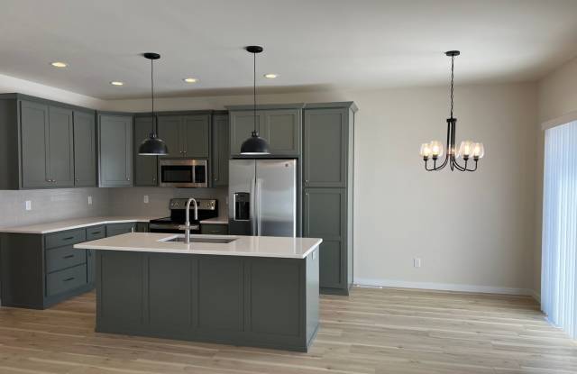 3 Bed 2.5 Bath Single Family Home Gallery 4