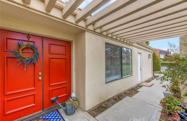 401 Thunderbird Court Gallery 2