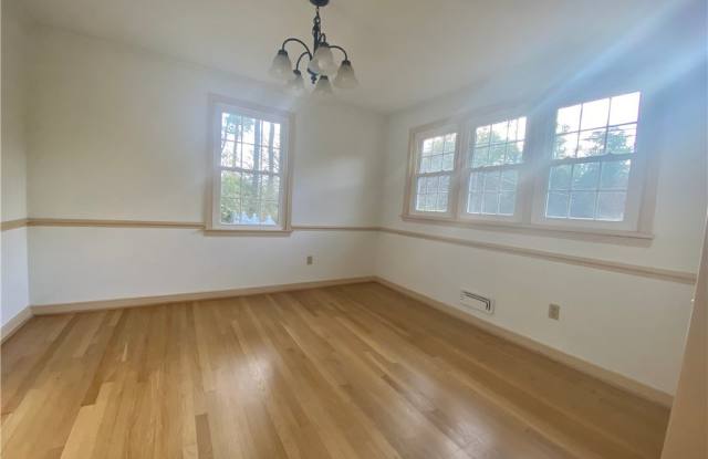 2711  Shoreham Dr Gallery 4