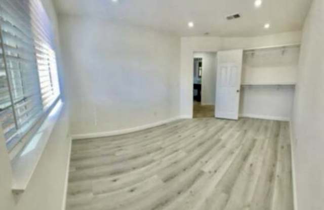 2828 Hillcrest Ave photos photos