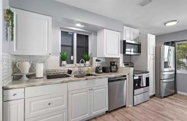 420 SE 9th Court 1-2, Fort Lauderdale, FL 33316 - 420 Southeast 9th Court, Fort Lauderdale, FL 33316