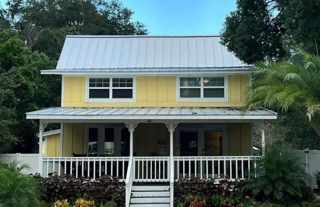 810 N TREMAIN STREET photos photos