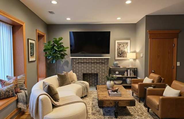 4414 North Clark St. photos photos