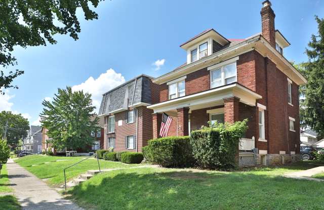5br,1.5ba, FREE off-street parking, huge front porch, central AC, big backyard, recently remodeled, FREE washer/dryer  & 1 min walk to High St. Gallery 3