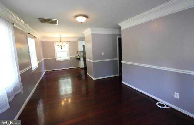 7525 MAGARITY ROAD Gallery 4