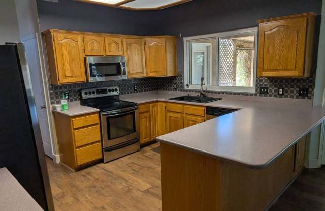 3 Bedroom Home In Great Location! Gallery 4