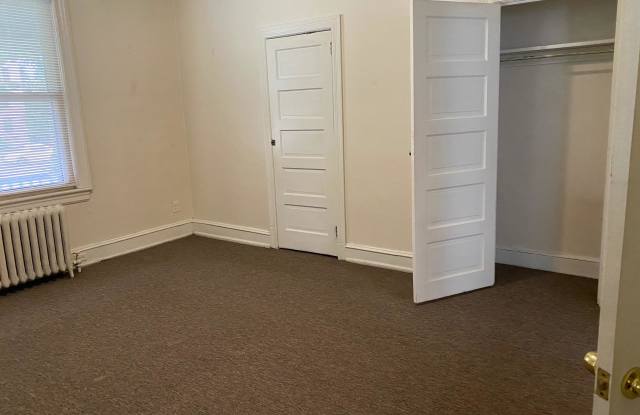209 E MAPLE AVENUE Gallery 4