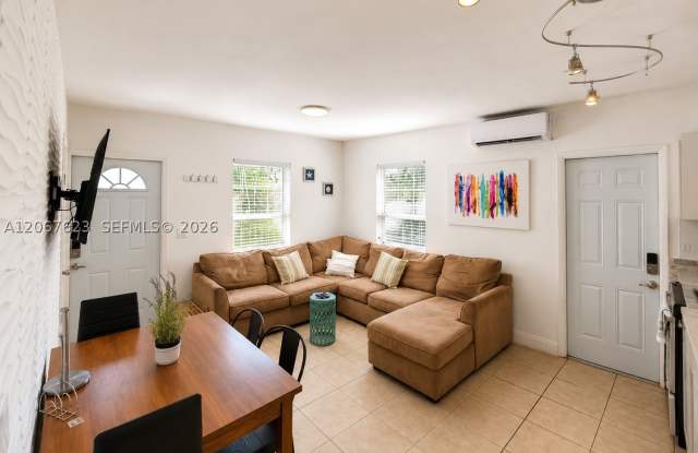 1639 Hayes St Gallery 2