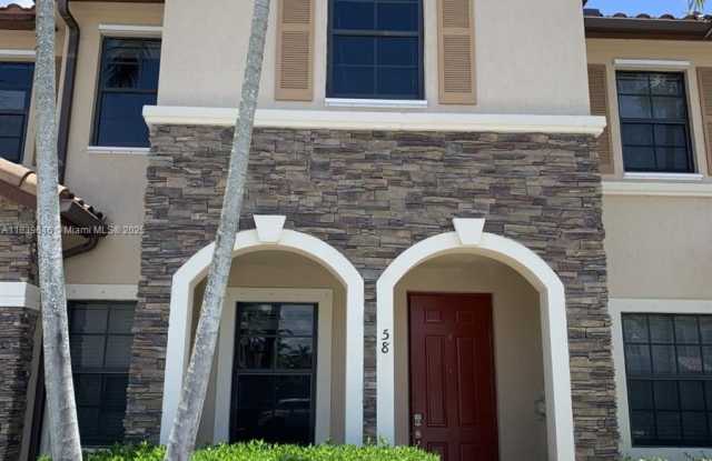 585 SE 32nd Ter photos photos