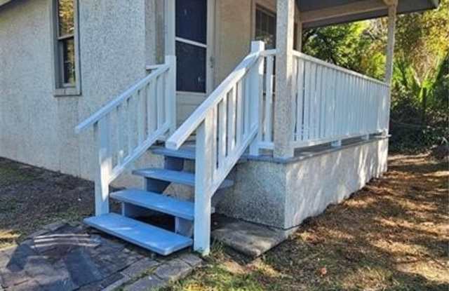 724 Oglethorpe Street - 724 Oglethorpe Street, Brunswick, GA 31520